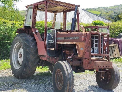 INTERNATIONAL 674 2WD TRACTOR (S/R)