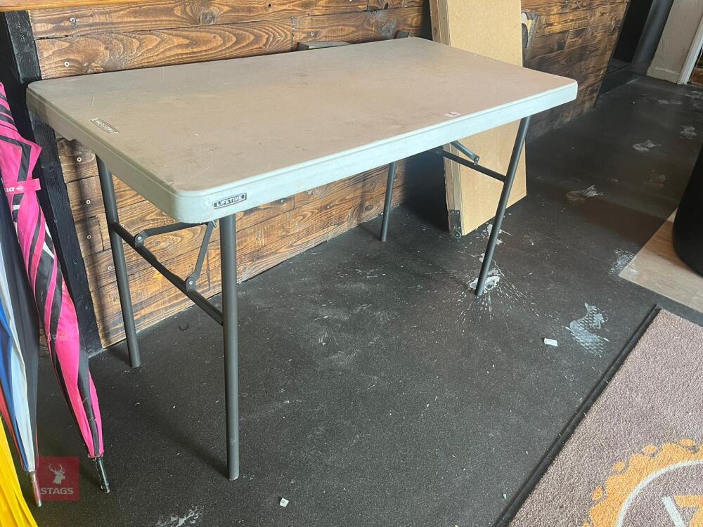 LIFETIME FOLDING TABLE