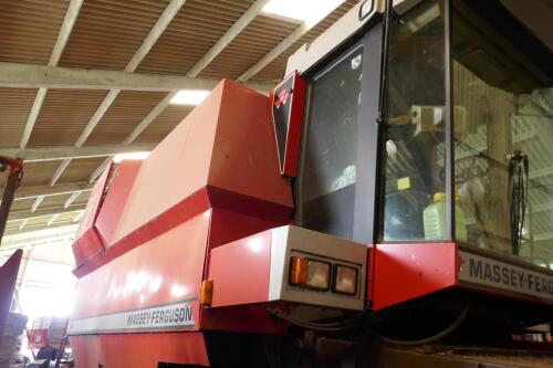 1990 MASSEY FERGUSON 34 COMBINE