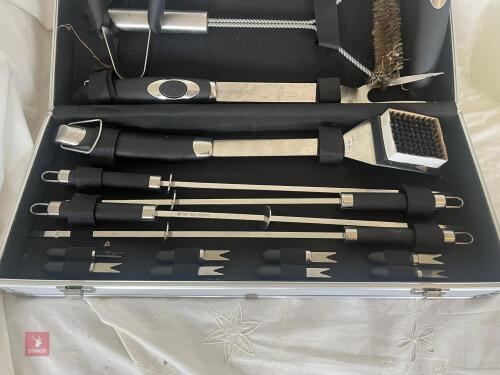 BBQ SET & CASE