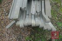 SELECTION OF CONCRETE POSTS (NO 33) - 9