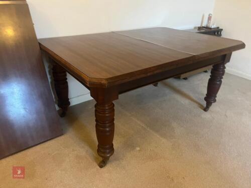 EXTENDABLE KITCHEN/DINING TABLE