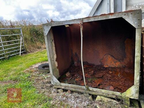 LARGE GALVANISED WATER TANK