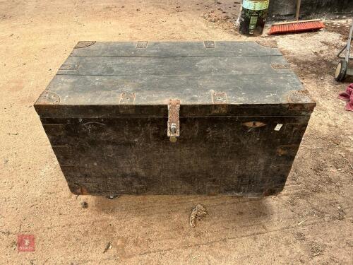 1M X 55CM X 55CM WHEELED WOODEN CHEST