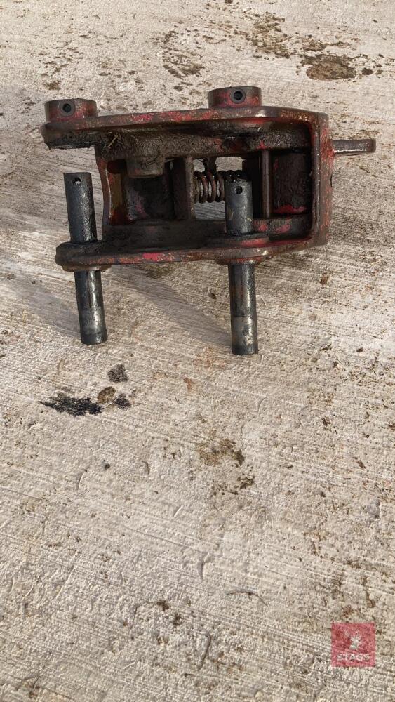 TAKEUCHI MANUAL QUICK HITCH