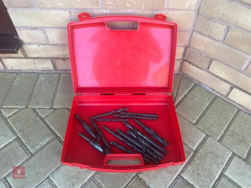 BOX OF ASSORTED METAL DRILL BITS