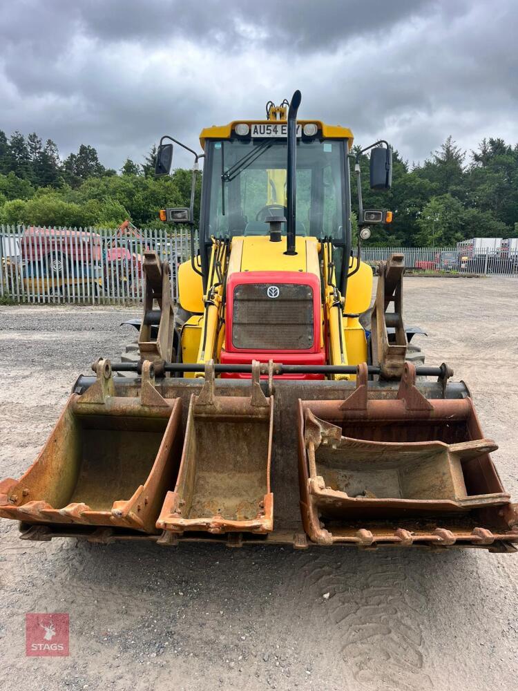 NEW HOLLAND LB110B TURBO WHEEL DIGGER