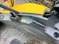 NEW HOLLAND LB110B TURBO WHEEL DIGGER - 17