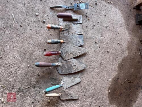 SELECTION OF TROWELS