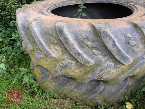 PAIR OF TRACTOR TYRES 520/85 R 38