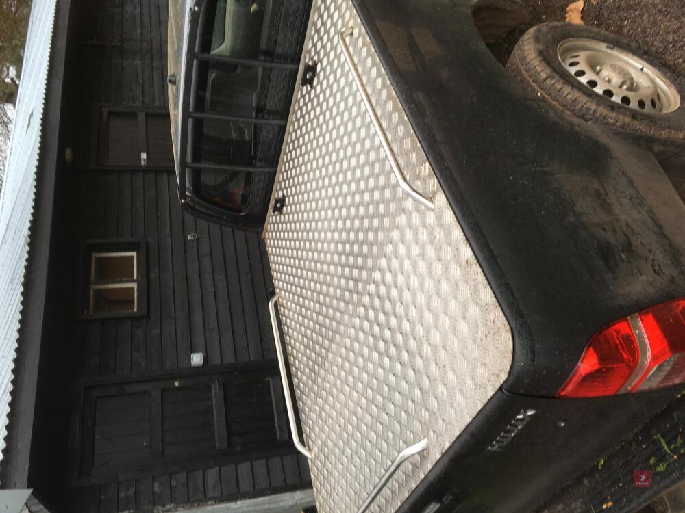 CHEQUER PLATE PICK-UP BED COVER