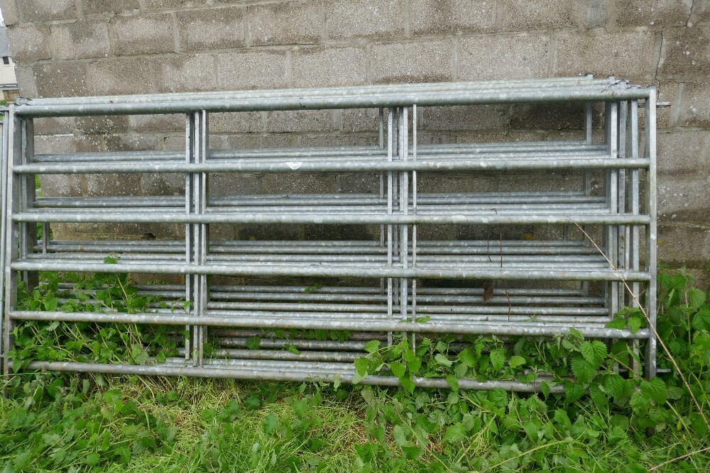 2 IAE 8' GALVANISED CATTLE HURDLES