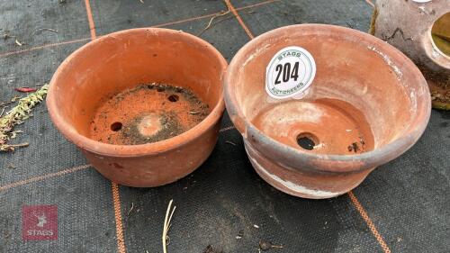 2 MIXED TERRACOTTA PLANT POTS