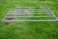 2 IAE 8' GALVANISED CATTLE HURDLES - 3