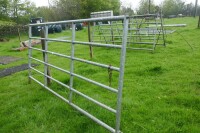 1 IAE 10' GALVANISED CATTLE HURDLE - 2