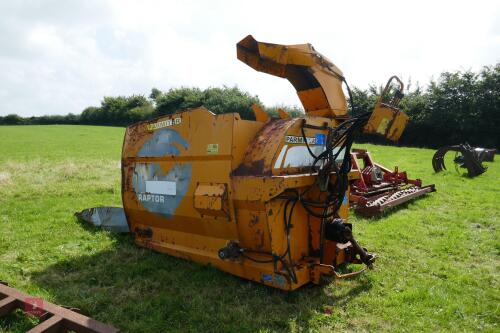 2001 LUCAS G RAPTOR BALE SPREADER