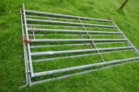 2 IAE 8' GALVANISED CATTLE HURDLES - 3