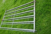 2 IAE 8' GALVANISED CATTLE HURDLES - 4