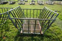 GALV SHEEP ROUND BALE CRADLE (49) - 7