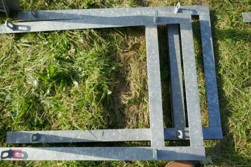 4 GALVANISED SHEEP FEEDER FRAMES (99)