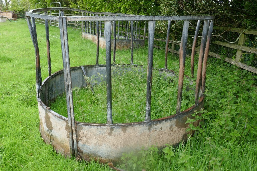 GALVANISED CATTLE ROUND FEEDER