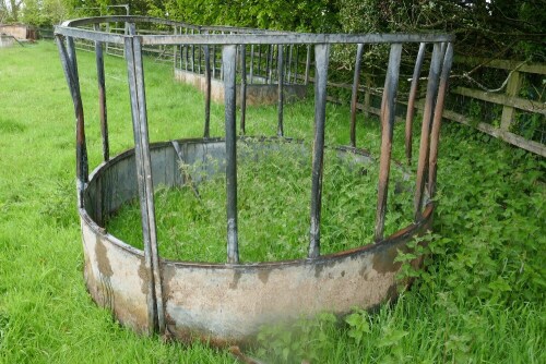 GALVANISED CATTLE ROUND FEEDER