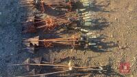 10 METAL FENCING STAKES - 4