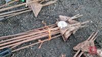 10 METAL FENCING STAKES - 3