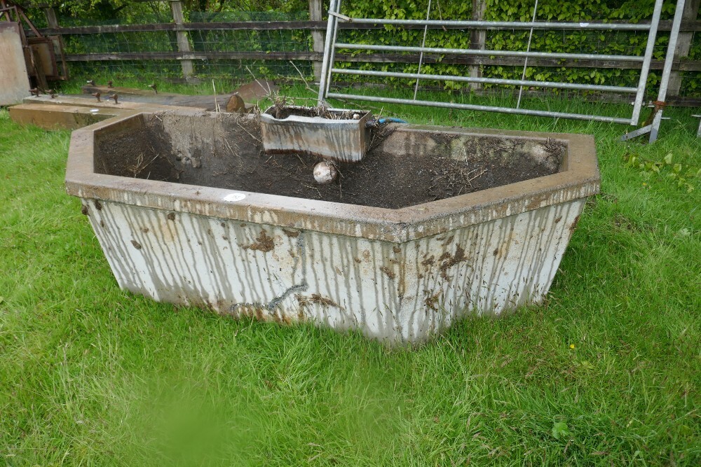 8' CONCRETE WATER TROUGH