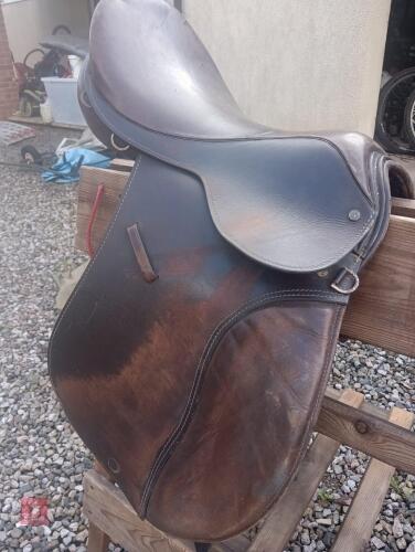 BROWN LEATHER SADDLE