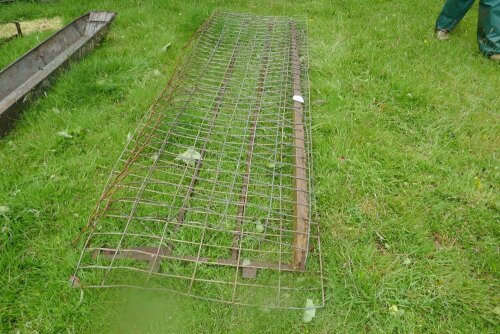 2 LENGTHS OF WELD MESH & PART GATE