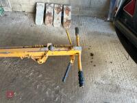 COMPAIR HOLMAN V44 VIBRATING ROLLER - 4