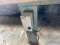 DEWALT 1600 RADIAL ARM SAW - 16