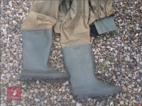 CHEST WADERS BERMUDA SIZE 10/11 - 2