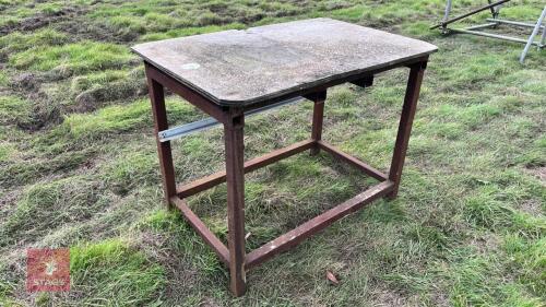 4' X 32'' WORK BENCH/TABLE