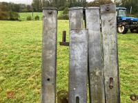 5 GALVANISED HANGING/LATCHING POSTS - 2