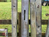 5 GALVANISED HANGING/LATCHING POSTS - 3