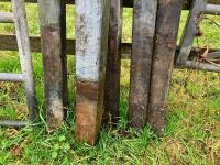 5 GALVANISED HANGING/LATCHING POSTS - 5