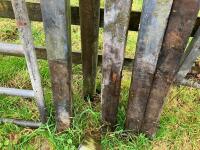 5 GALVANISED HANGING/LATCHING POSTS - 8