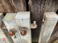 10 GALVANISED HANGING/LATCHING POSTS - 17