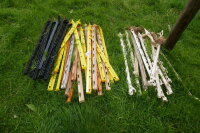 APPROX 55 PLASTIC ELECTRIC FENCE STAKES - 3