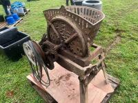 VINTAGE ROOT CHOPPER - 16