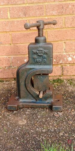 3" WOODEN PIPE VICE 183/3