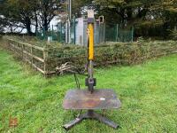 FREESTANDING HYDRAULIC LOG SPLITTER - 3