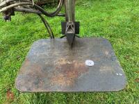 FREESTANDING HYDRAULIC LOG SPLITTER - 4