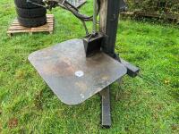 FREESTANDING HYDRAULIC LOG SPLITTER - 14