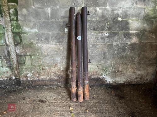 3 STEEL HANGING POSTS