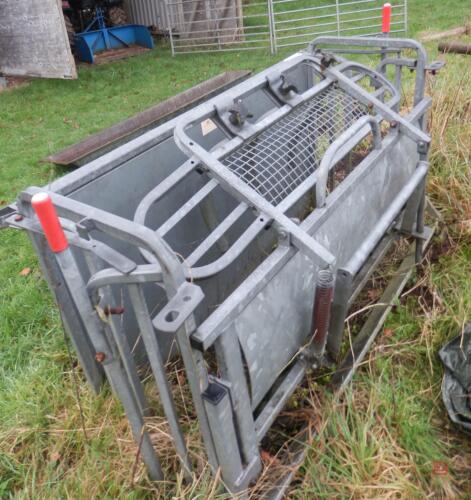 SHEEP TURNOVER CRATE