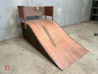 SKATEBOARD RAMP