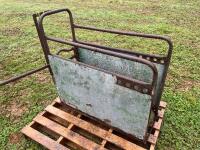 CALF DE-HORNING CRATE - 8